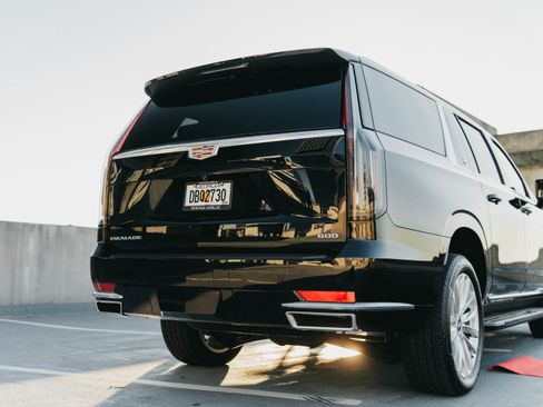 Used 2024 Cadillac Escalade ESV Luxury AWD/4WD image 10