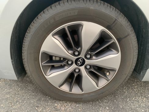 Used 2019 Hyundai Ioniq Limited w/ Ultimate Package 02 FWD image 21