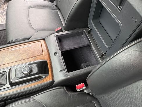 Used 2022 Nissan Armada SL w/ Captain's Chairs Package AWD/4WD image 20