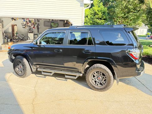 Used 2024 Toyota 4Runner TRD Off-Road Premium w/ Moonroof Package AWD/4WD image 5