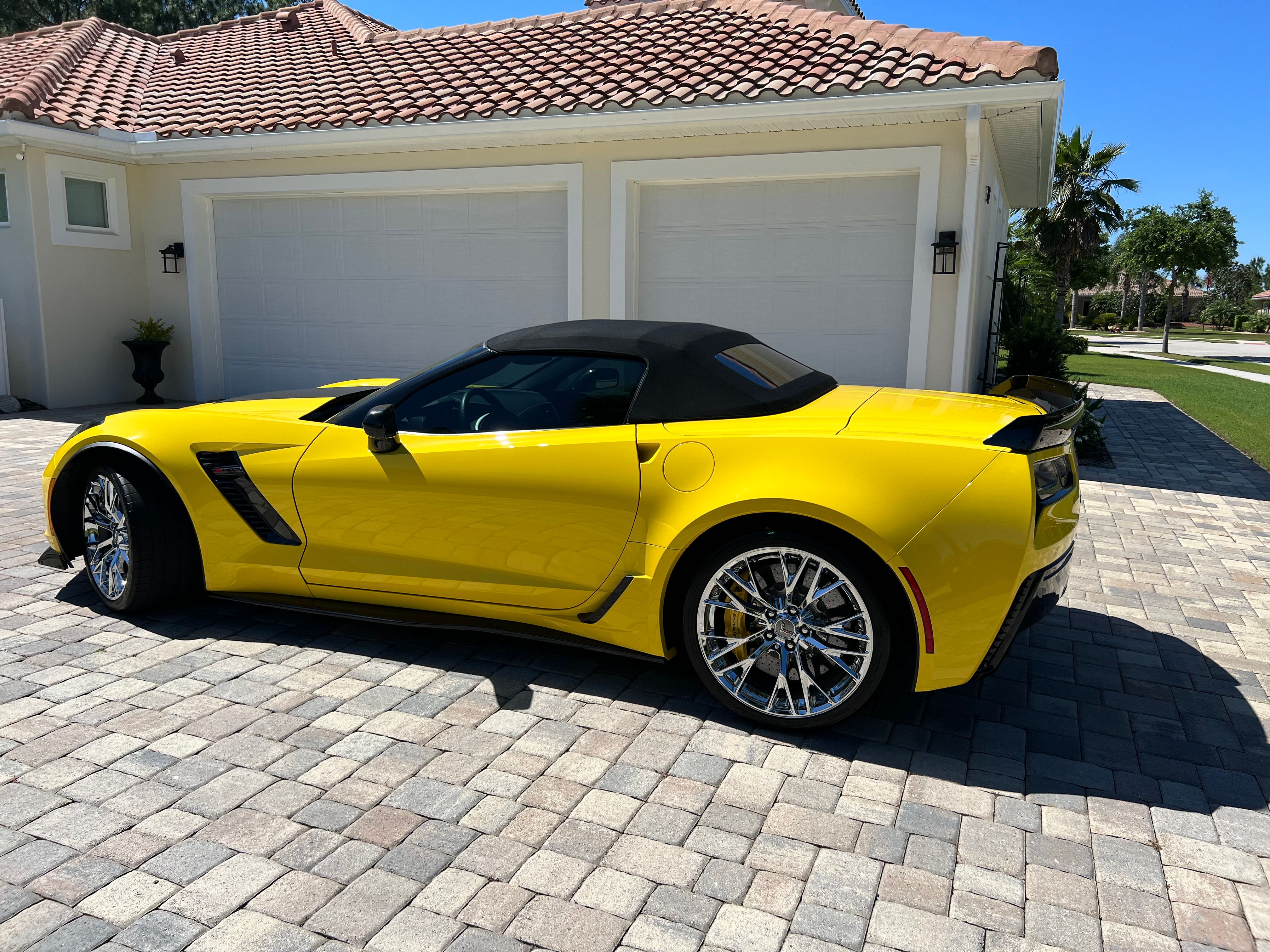 Used 2016 Chevrolet Corvette Z06 w/ Z07 Performance Package RWD image 2