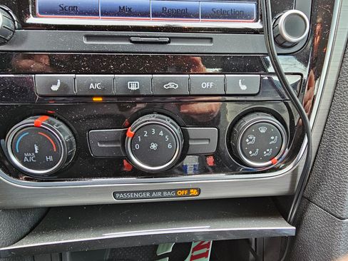 Used 2015 Volkswagen Passat TDI SE image 5