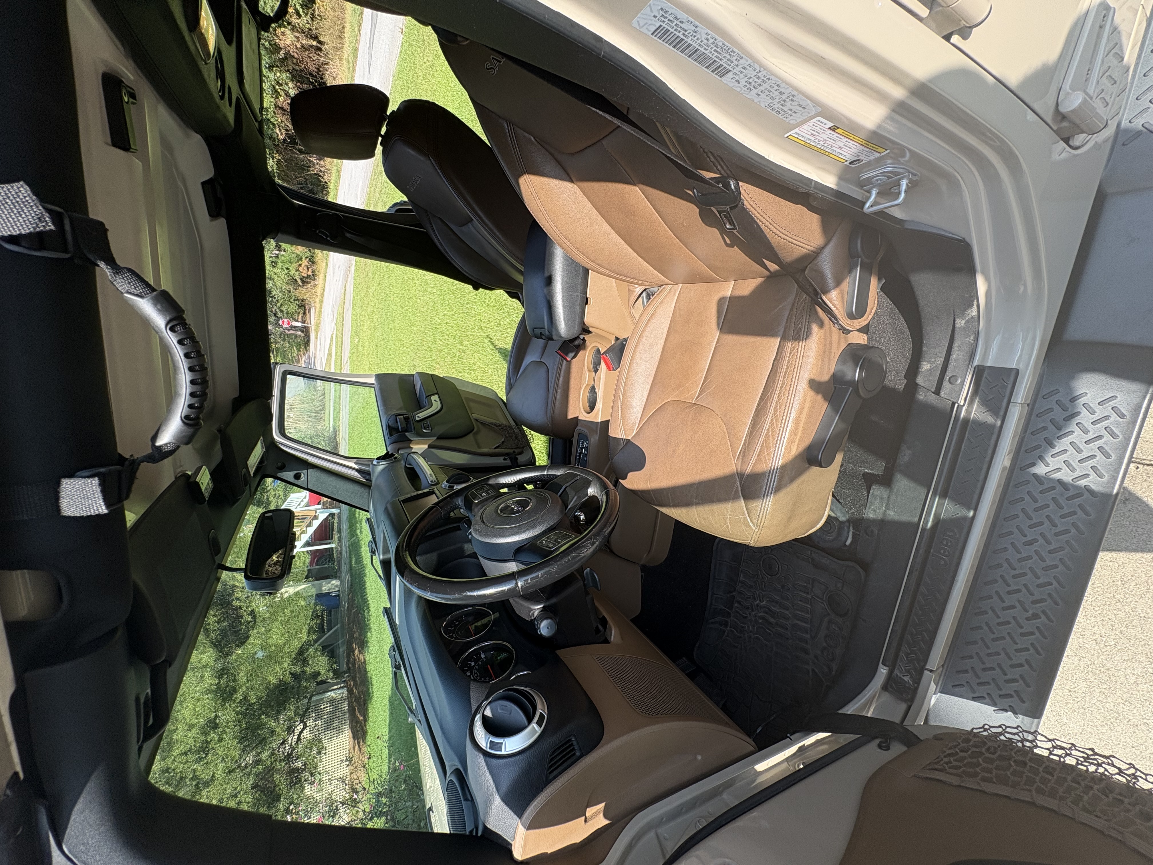 Used 2016 Jeep Wrangler Unlimited Sahara w/ Connectivity Group AWD/4WD image 6
