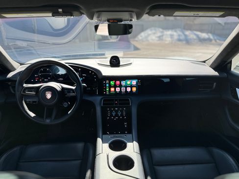 Used 2020 Porsche Taycan image 5