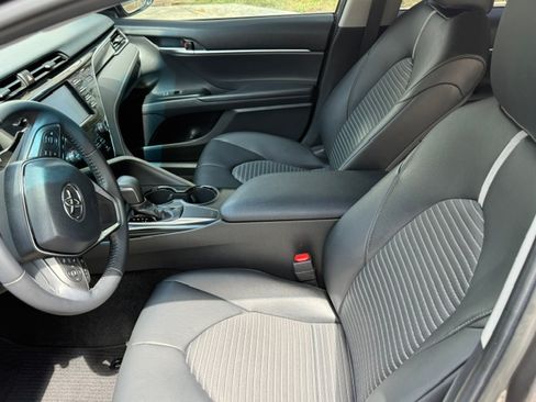 Used 2018 Toyota Camry SE image 9