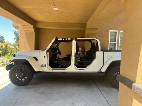 Used 2021 Jeep Gladiator Overland image 10