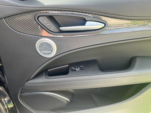 Used 2023 Alfa Romeo Stelvio Quadrifoglio image 4