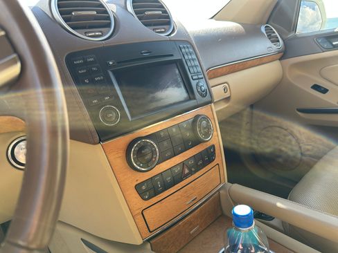 Used 2010 Mercedes-Benz GL 550 GL 550 Sport Utility 4D image 29