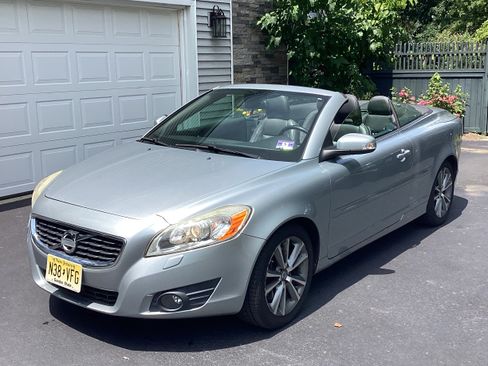Used 2013 Volvo C70 T5 FWD image 1