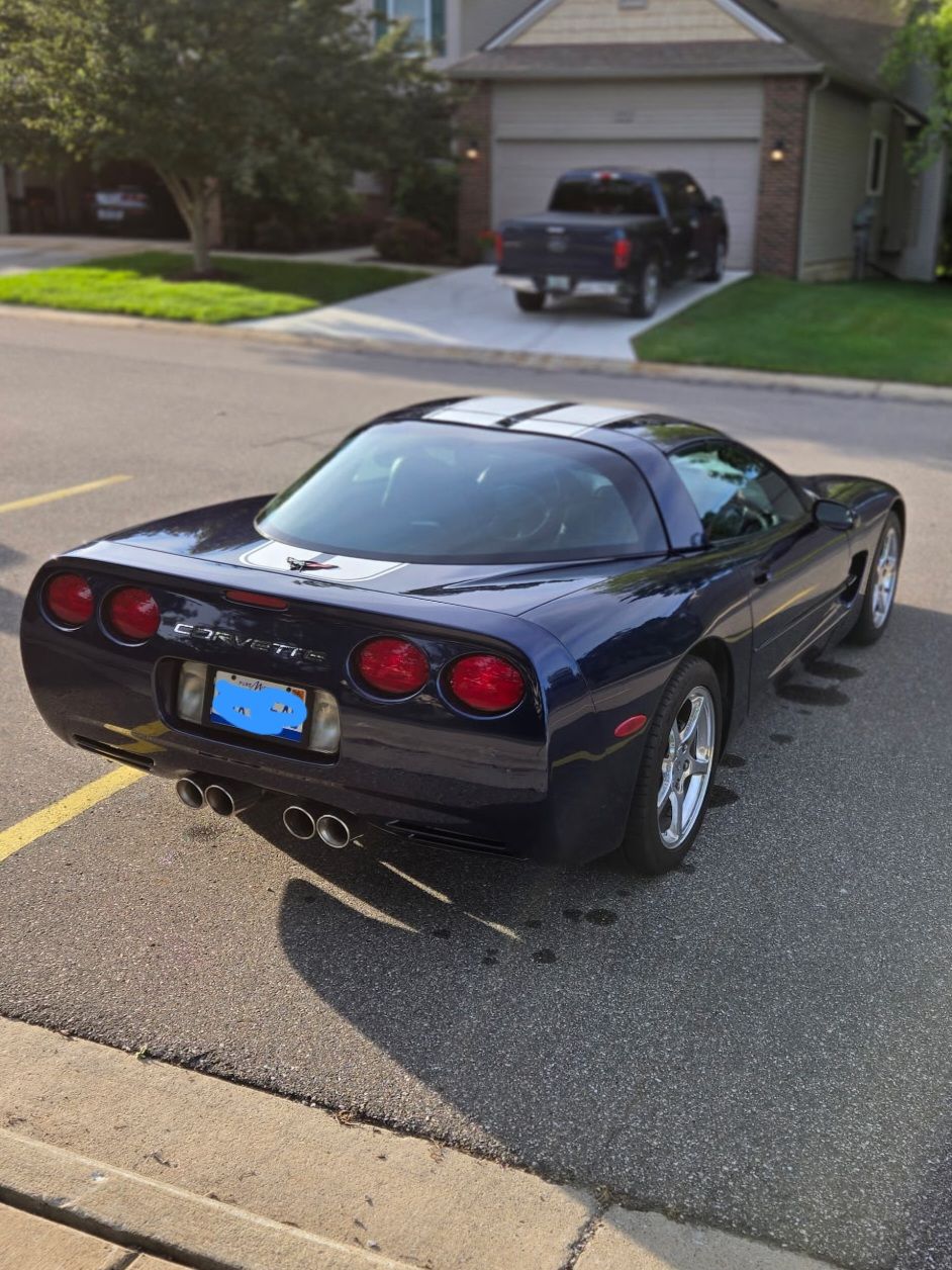 Used 2001 Chevrolet Corvette Coupe w/ Preferred Equipment Group2 RWD image 4