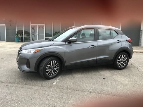 Used 2021 Nissan Kicks SV FWD image 14