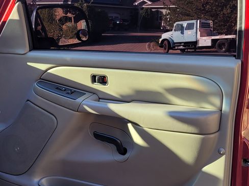 Used 2006 Chevrolet Avalanche LS w/ Avalanche South-West Package image 9