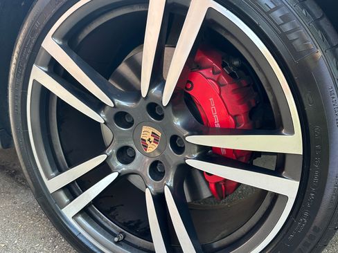 Used 2014 Porsche Cayenne GTS AWD/4WD image 13