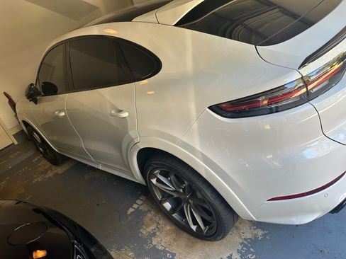 Used 2021 Porsche Cayenne Turbo image 15