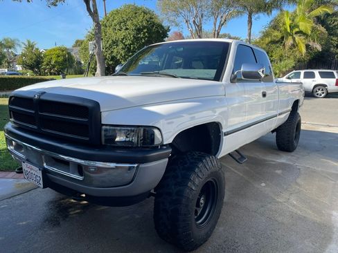Used 1997 Dodge Ram 2500 Truck 4x4 Club Cab image 2