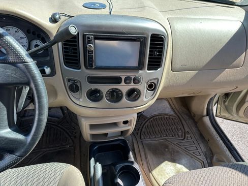 Used 2004 Ford Escape XLT image 25
