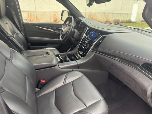 Used 2019 Cadillac Escalade Platinum image 21