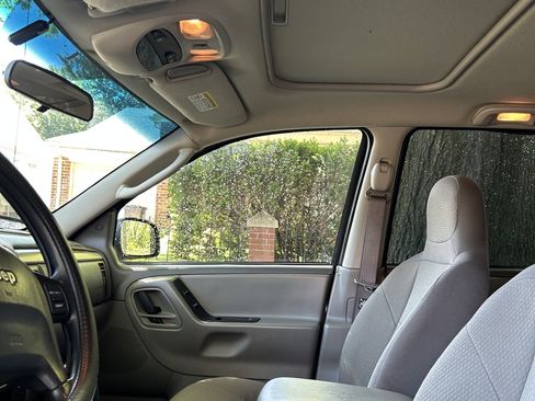 Used 2004 Jeep Grand Cherokee Laredo w/ Convenience Group AWD/4WD image 6