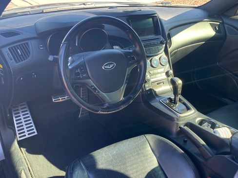 Used 2014 Hyundai Genesis 3.8 image 13