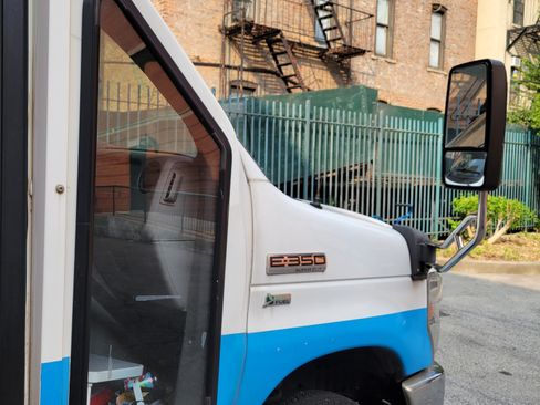 Used 2012 Ford E-350 and Econoline 350 Super Duty w/ Shuttle Bus Prep Pkg image 9