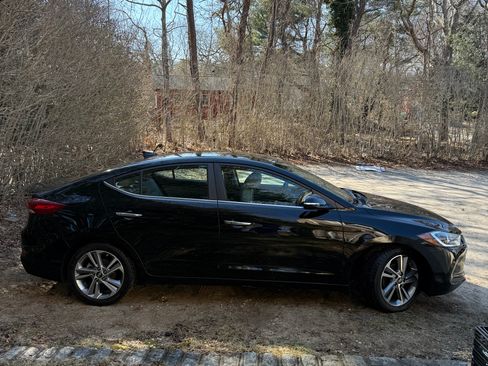 Used 2017 Hyundai Elantra Limited w/ Cargo Package FWD image 8