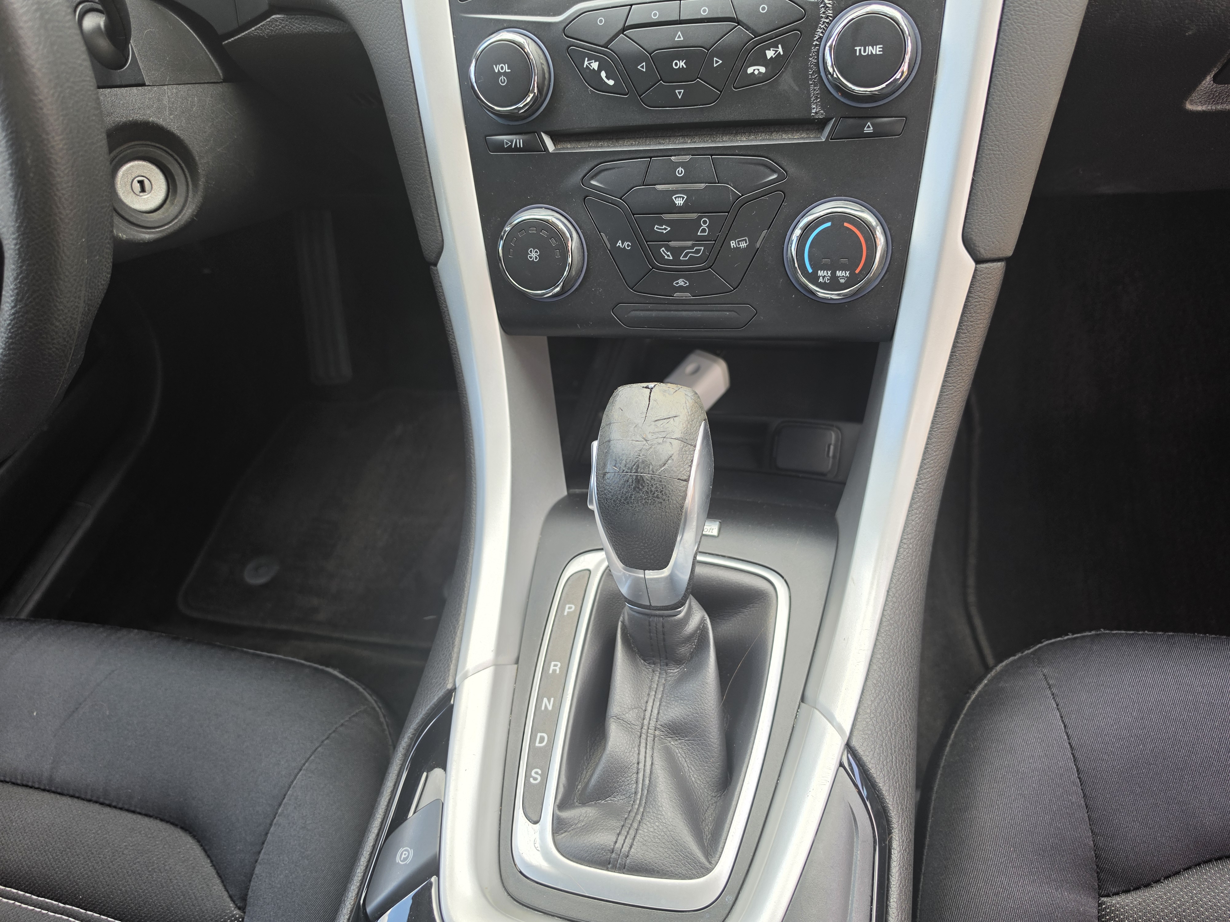 Used 2015 Ford Fusion SE FWD image 8