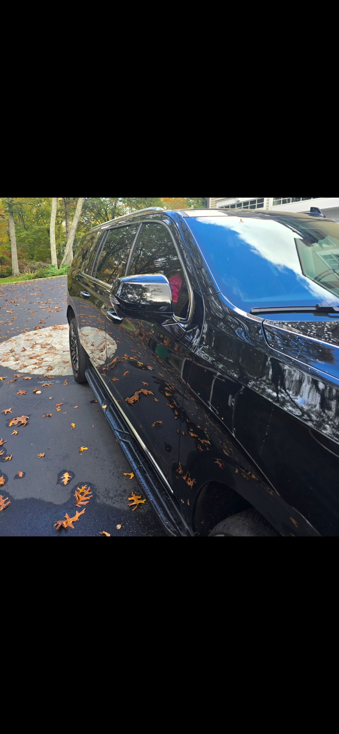Used 2023 Cadillac Escalade ESV Premium Luxury w/ LPO, Floor Liner Package AWD/4WD image 4