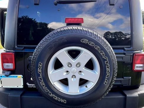 Used 2013 Jeep Wrangler Unlimited Sport image 9