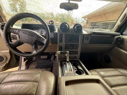 Used 2003 HUMMER H2 w/ Preferred Equipment Group image 9