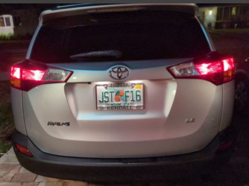 Used 2015 Toyota RAV4 LE image 9