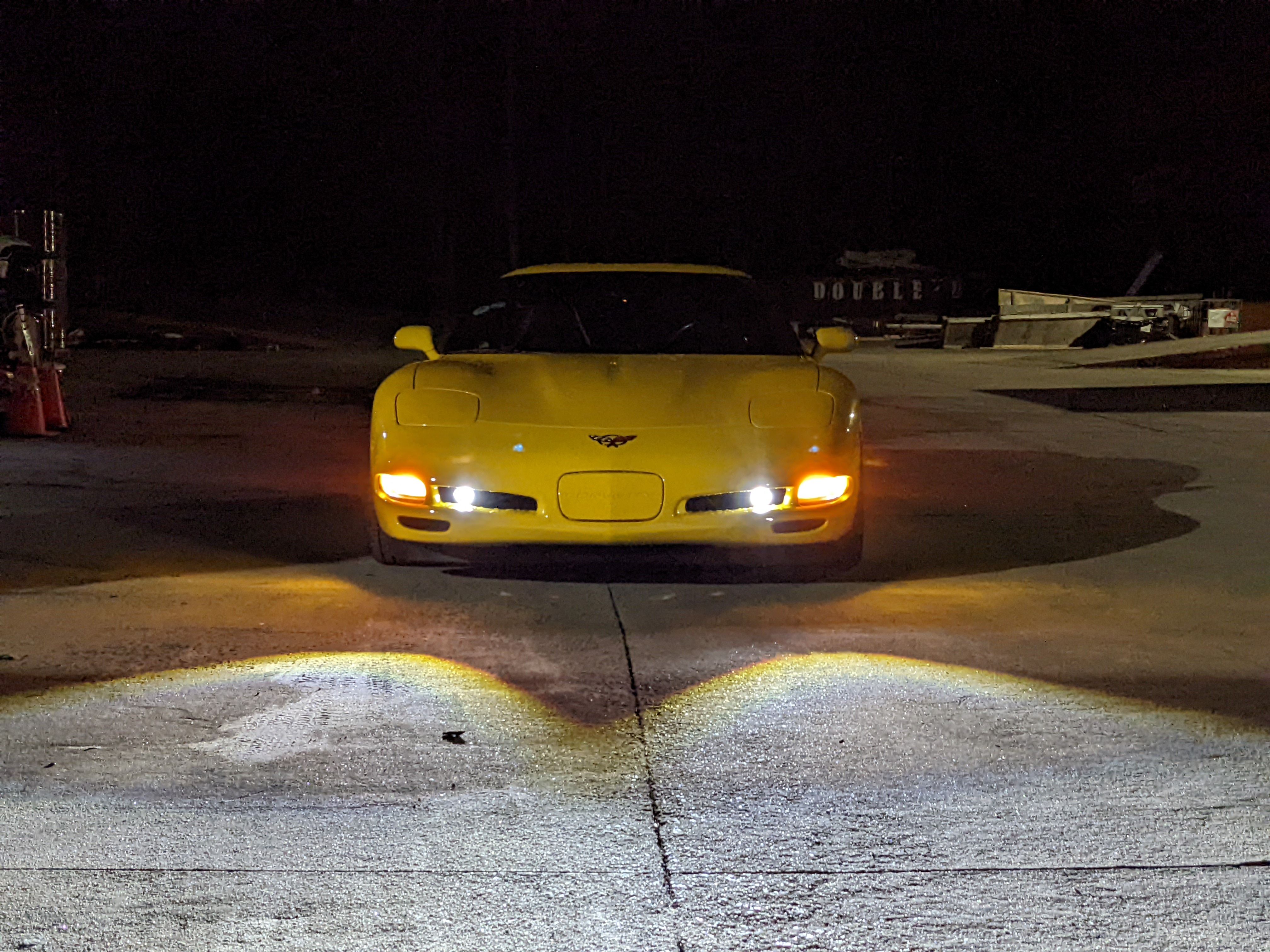 Used 2004 Chevrolet Corvette Z06 w/ Memory Package RWD image 9