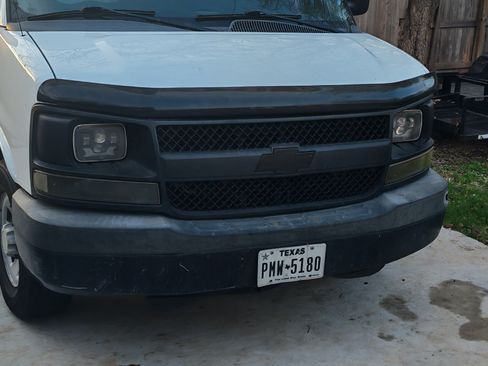 Used 2013 Chevrolet Express 2500 image 3