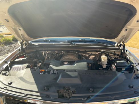 Used 2015 Chevrolet Suburban LT w/ Luxury Package image 8