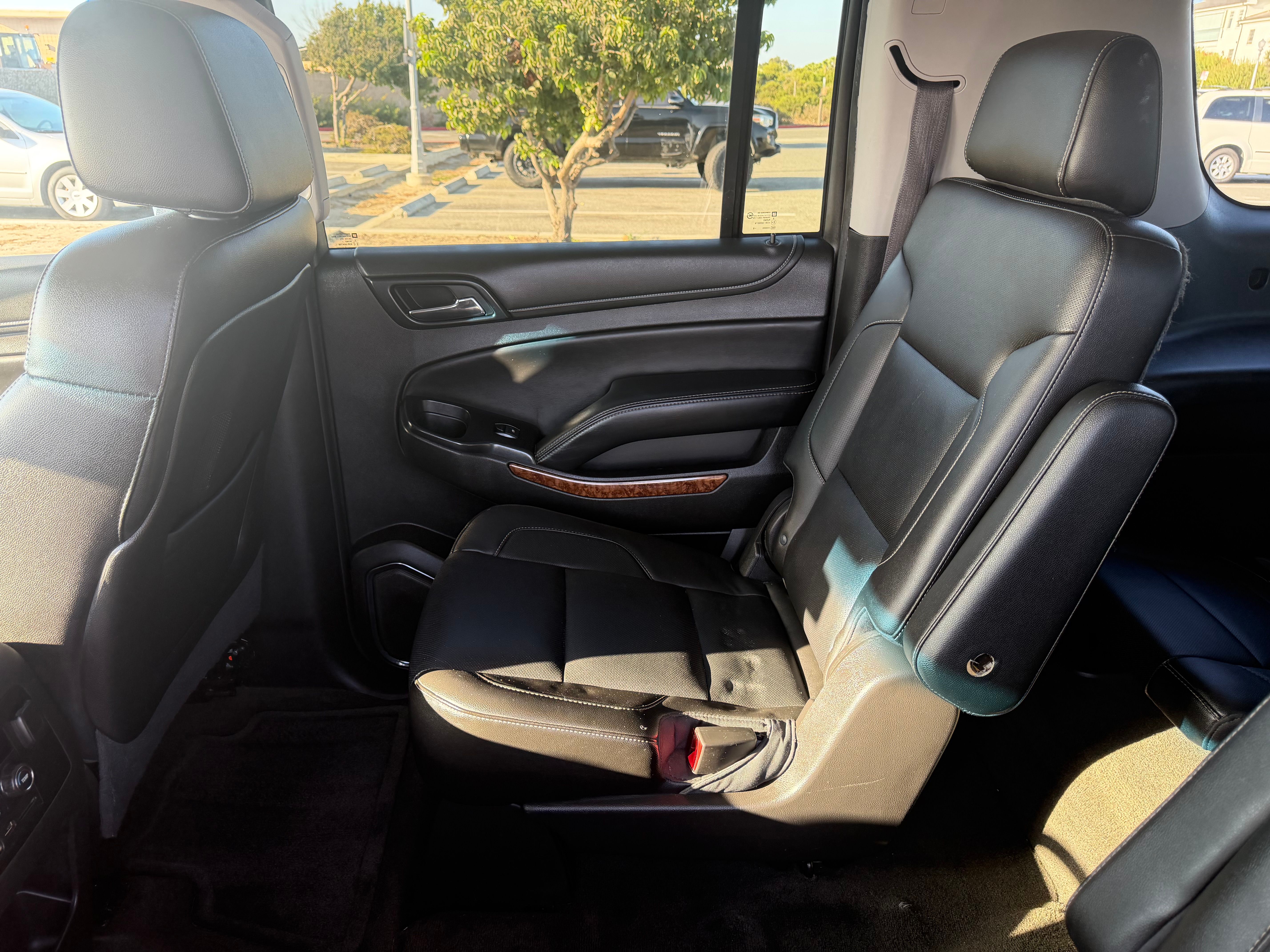 Used 2016 Chevrolet Suburban LTZ RWD image 21