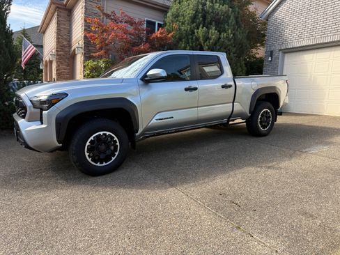 Used 2024 Toyota Tacoma TRD Off-Road image 1
