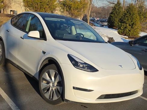Used 2024 Tesla Model Y Long Range image 2