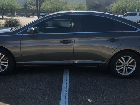 Used 2015 Hyundai Sonata SE image 2