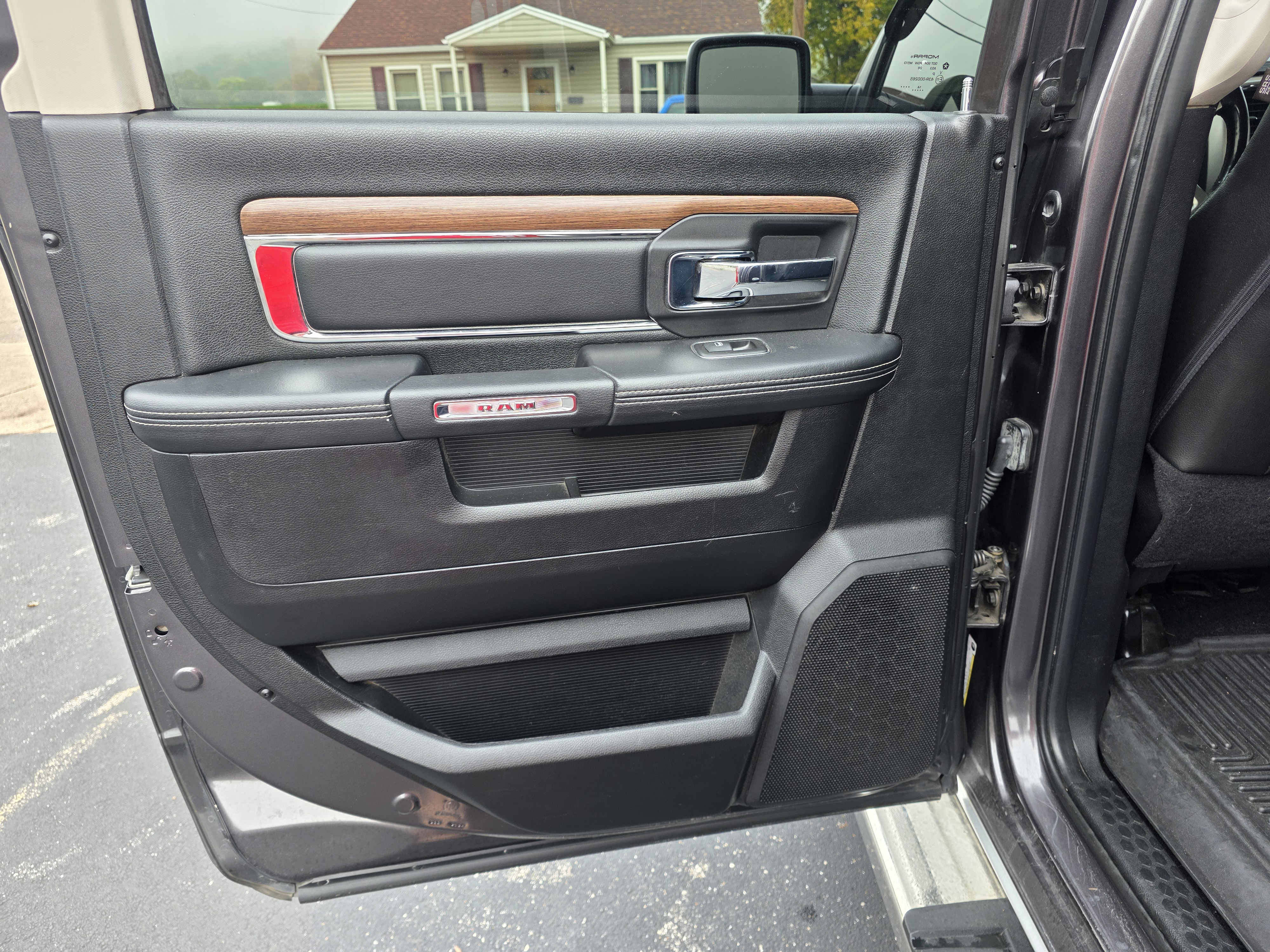 Used 2014 RAM 1500 Laramie w/ Convenience Group AWD/4WD image 6