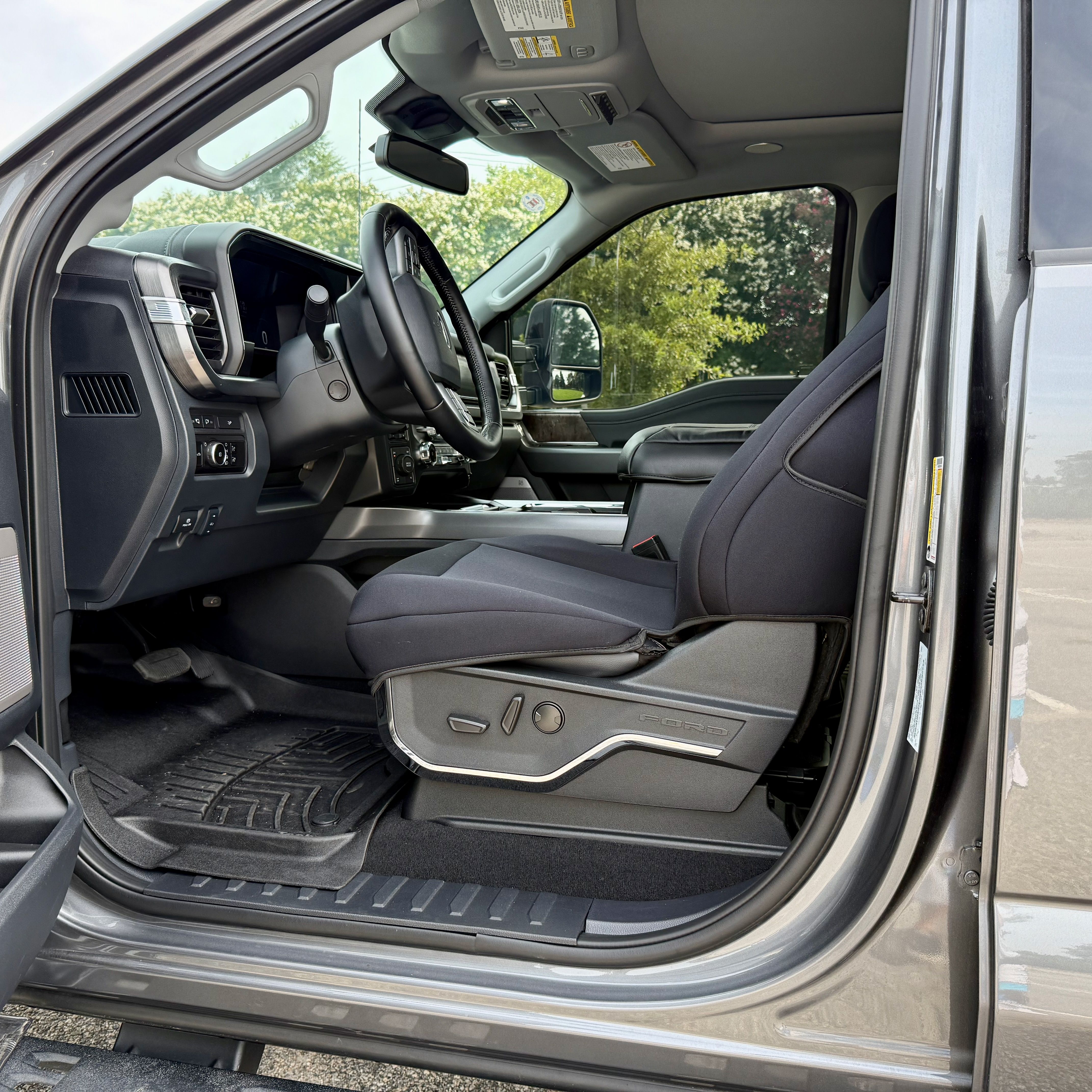 Used 2024 Ford F350 Lariat w/ Lariat Ultimate Package AWD/4WD image 13