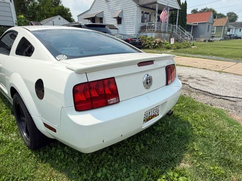 Used 2009 Ford Mustang Coupe RWD image 5