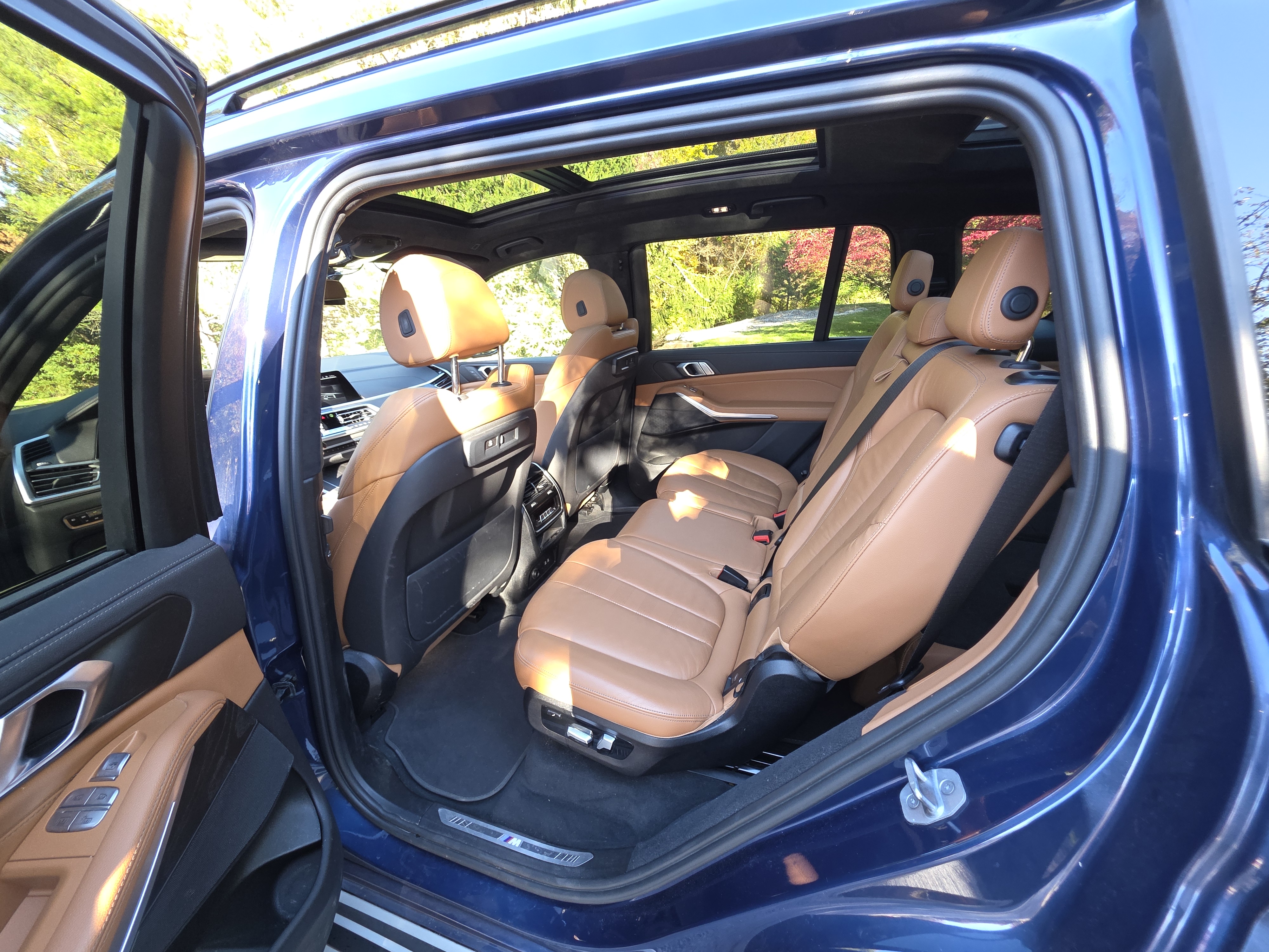 Used 2022 BMW X7 xDrive40i w/ M Sport Package AWD/4WD image 19