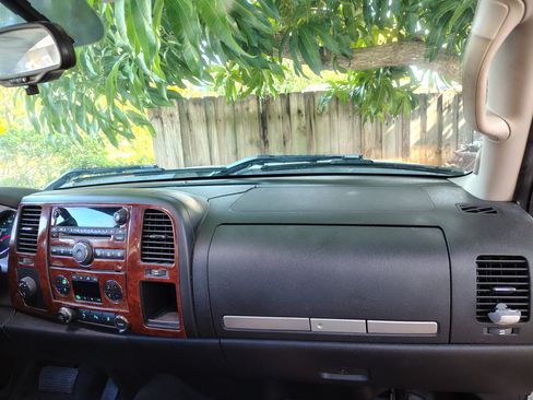 Used 2010 GMC Sierra 1500 SLE w/ Power Pack Plus image 26