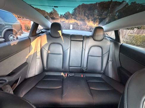 Used 2018 Tesla Model 3 Mid Range image 8