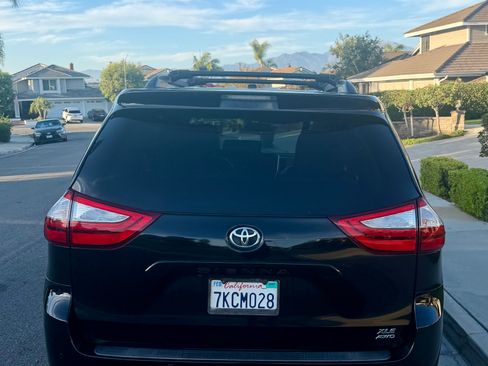 Used 2015 Toyota Sienna XLE Premium AWD/4WD image 9