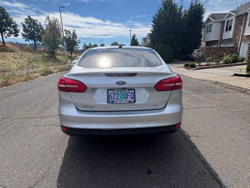 Used 2018 Ford Focus SE FWD image 6
