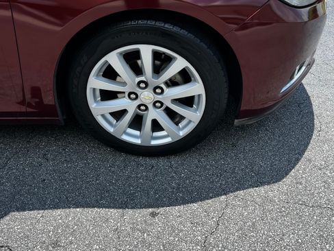 Used 2015 Chevrolet Malibu LT w/ Leather Package FWD image 2