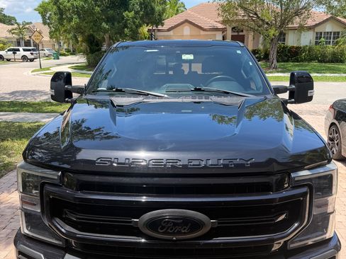 Used 2022 Ford F250 Lariat w/ Black Appearance Package AWD/4WD image 4