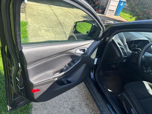 Used 2018 Ford Focus SEL image 6