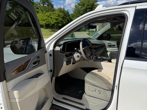 Used 2023 Cadillac Escalade Sport Platinum AWD/4WD image 11