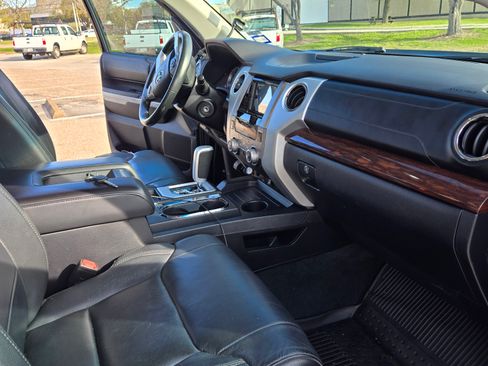 Used 2017 Toyota Tundra Limited w/ Limited Premium Package image 15